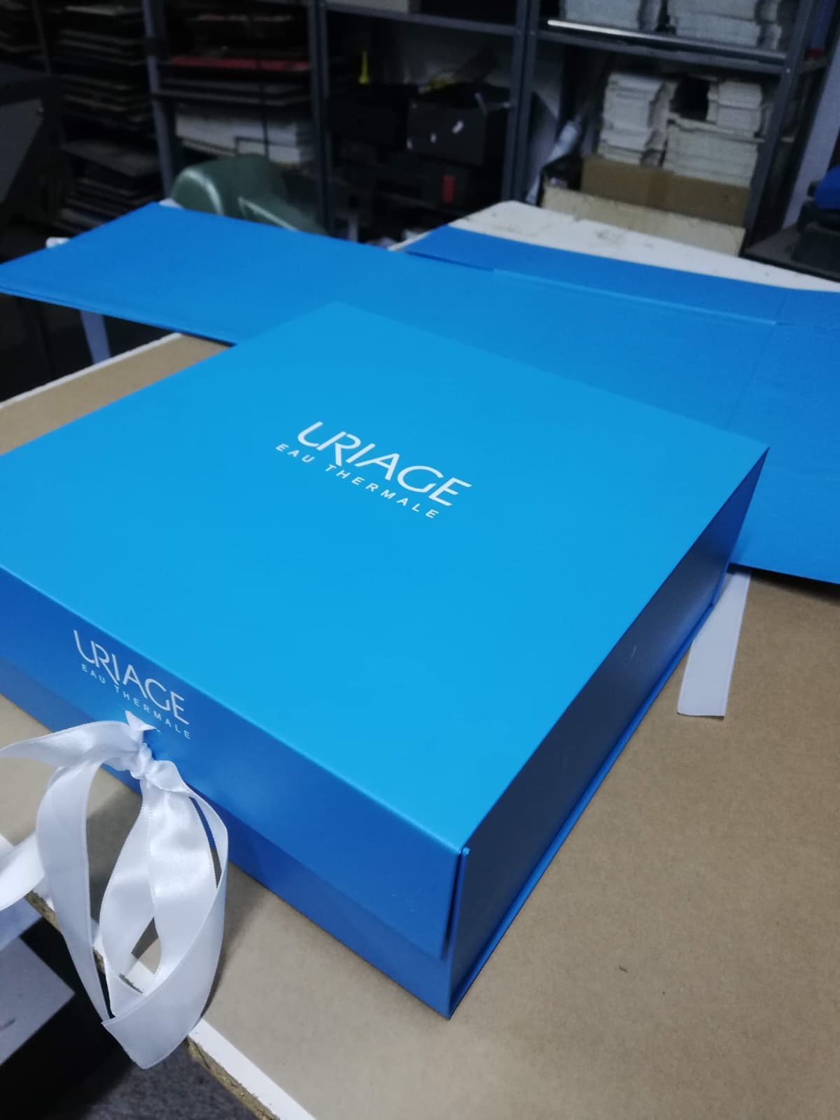 Rigid box with ribbon detail