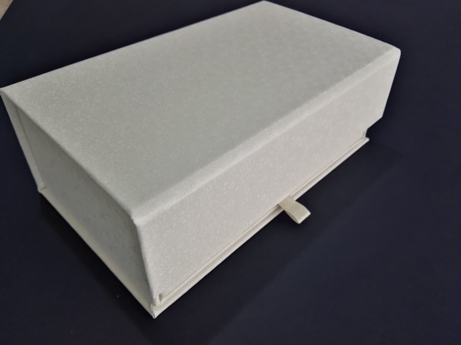 Elegant rigid box